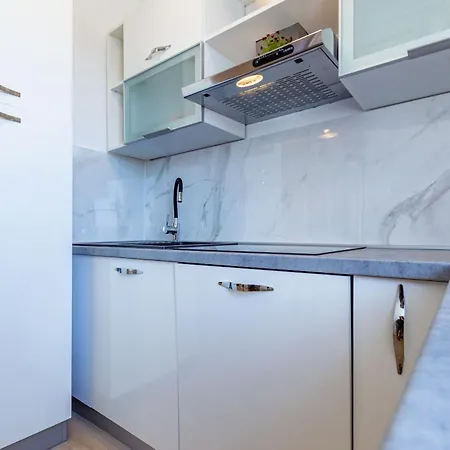 Apolon 2bdr With Balcony Apartamento