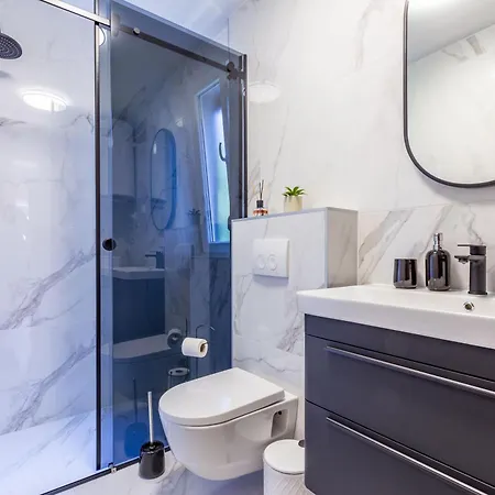 Apolon 2bdr With Balcony Apartamento