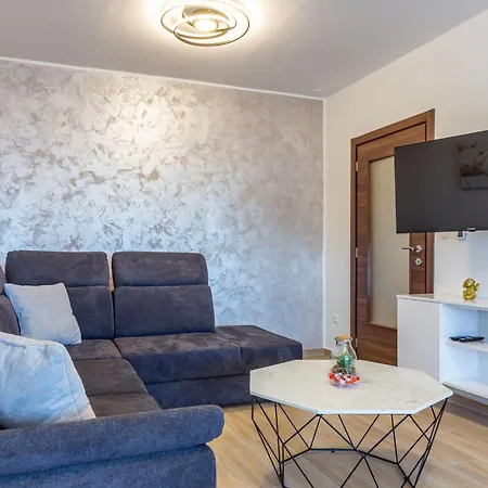 Apolon 2bdr With Balcony Apartamento