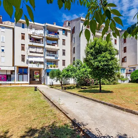 Apolon 2bdr With Balcony Apartamento Zadar
