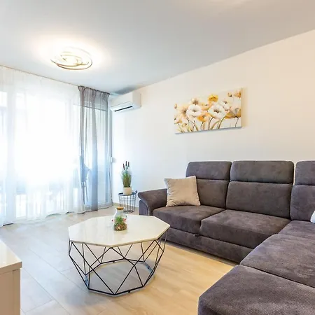 Apartment Apolon 2bdr With Balcony *