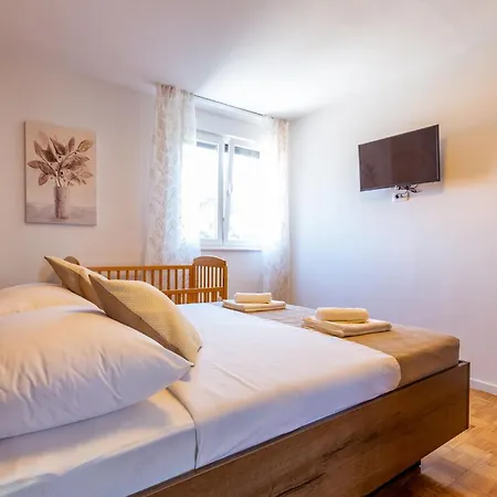 Apolon 2bdr With Balcony *