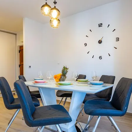 Apartment Apolon 2bdr With Balcony *