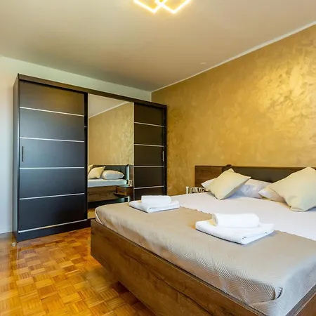 Apartment Apolon 2bdr With Balcony