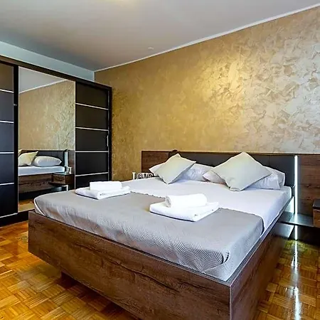 Apolon 2bdr With Balcony *