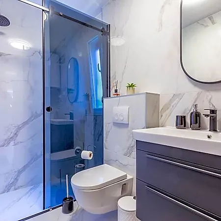 Apolon 2bdr With Balcony זאדאר