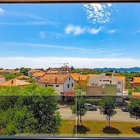 Apolon 2bdr With Balcony זאדאר