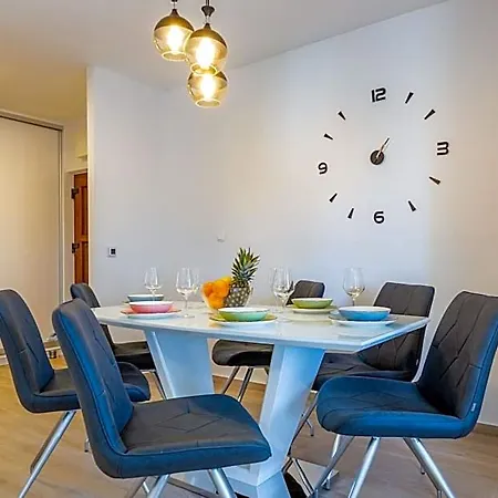Apolon 2bdr With Balcony דירה *