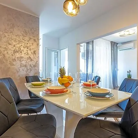 Apolon 2bdr With Balcony דירה *