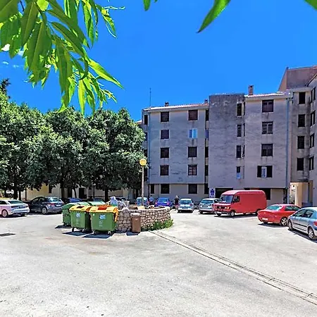 Apolon 2bdr With Balcony * זאדאר