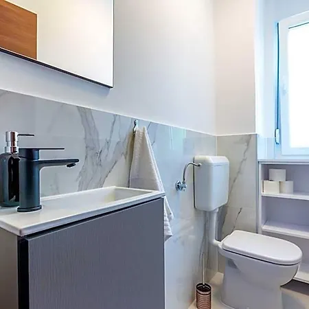 Apolon 2bdr With Balcony דירה