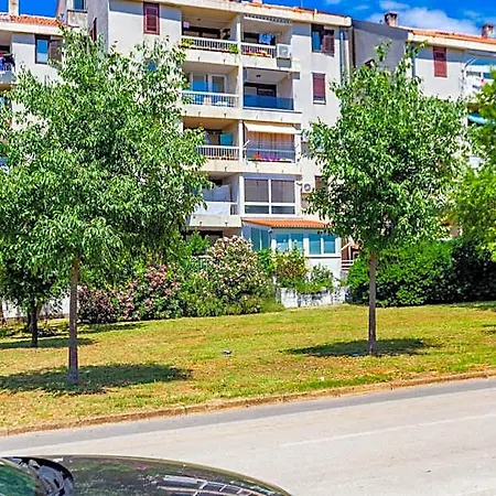 Apolon 2bdr With Balcony זאדאר
