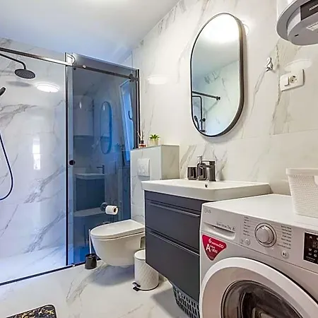 Apolon 2bdr With Balcony זאדאר